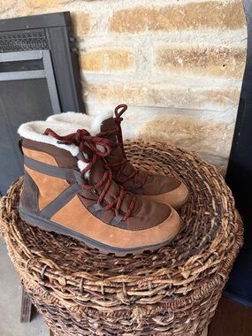 Sorel Whitney II ankle snow hiking boots tawny buff and brown color women’s sz 9